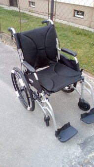 INVALIDNÍ VOZÍK-45CM-ODLEHČEN-Zadní brzdy-mohu zaslat po ČR - 2