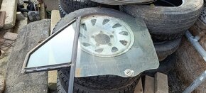 Prodám levé přední sklo na Jeep Cherokee x - 2