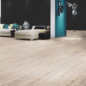 Laminátová plovoucí podlaha 51 m2 dub sleva 35%NOVÁ - 2