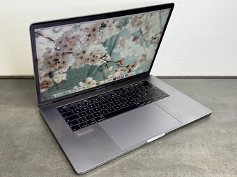 MacBook Pro 15'' 2019 / i7 / 16GB / 512GB SSD / Space Gray - 2
