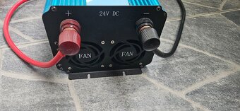 Výkonný 4000W měnič napětí 24V/230V s čistou sinusovkou - 2