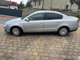 Volkswagen Passat 1.6 FSi - 2