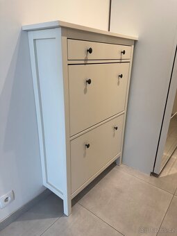Botník IKEA HEMNES - bílý, 2 přihrádky, 2300 Kč, Praha 9 - 2