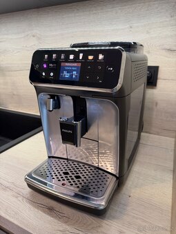 Philips 5400 LatteGo– automatický kávovar v perfektním stavu - 2