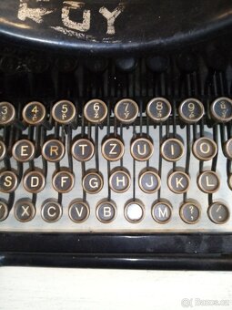 Starožitný psací stroj Royal - 2