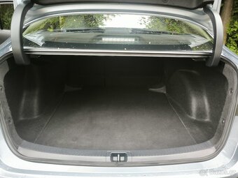 Toyota Corolla 1.8 hybrid, první majitel, rok výroby 2021 - 2