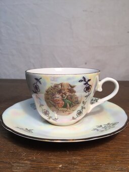 Lesbická láska,dvě dívky, šálek s podšálkem perleťový por - 2