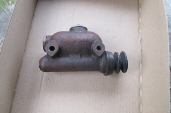 MG TD - Brzdová pumpa , brzdový válec - 2