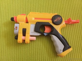 Nerf pistole 3 nábojová s laserem - 2