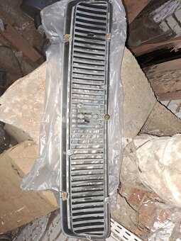 Predni maska Volvo V40 S40 - 2