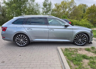 Skoda Superb 1.8 TSI Laurin Klement DSG - 2