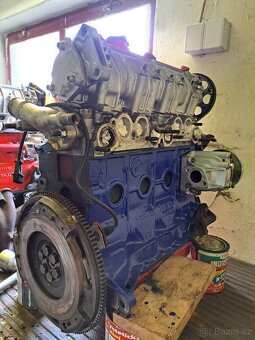 Závodní motor Fiat Uno 1.4 + převodovka - 2