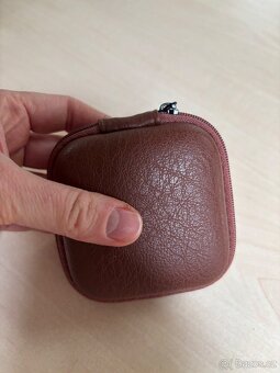 Hnědý obal na sluchátka/kabel/.. - 2