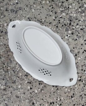 Dvě staré porcelánové mísy 32 cm a 31x17 cm. Cena za obě. - 2