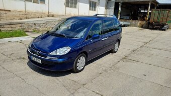 peugeot 807 7 mistny ( krasny stav ) - 2