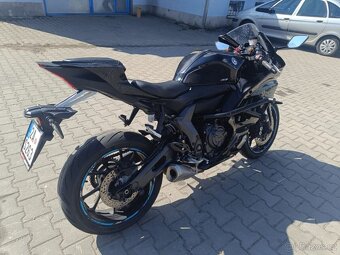 Yamaha YZF 690 - 2