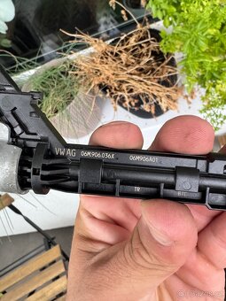 Vstřikovač 3.0 TFSI Audi 06M906036K - 2