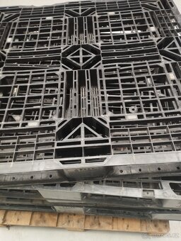 Plastové palety 110x110cm - 2