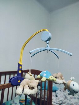 Hrací závěs nad postýlku - 2