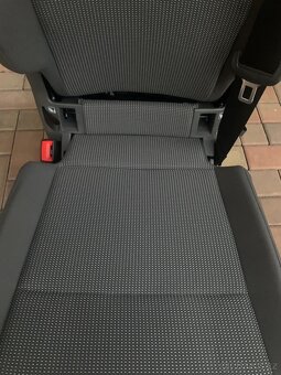 Prostřední sedačka VW Multivan T7 v látce - 2