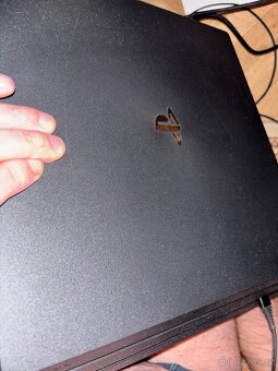 Prodám ps4 PRO 1 tera - 2