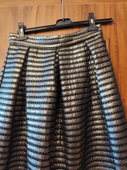 krásná černo zlatá sukně - 2