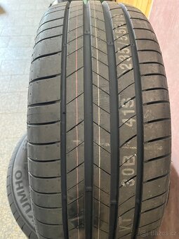 235/55 R19 pneu (PP1) - 2