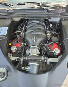Maserati granturismo Coupe motor Ferrari - 2