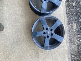 Kola dezent R17 5x114,3 - 2