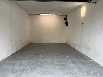 Pronájem garáže / skladu 20 m2 v Jihlavě Na Vyhlídce - 2