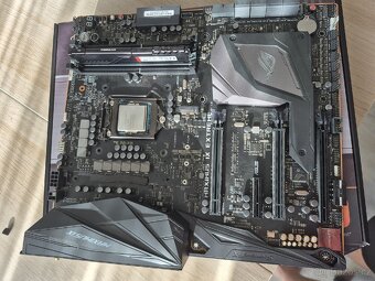 Asus Maximus IX + intel i5 6500 + 8GB DDR4 Hyperx - 2