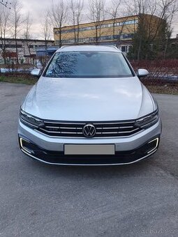 VW PASSAT B8 GTE 1.4 TSI HYBRIDE 218 KONÍ DSG  ROK  2021 - 2