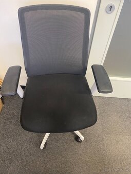 Prodám Kancelářská židle 2ks NOVELLO WHITE-BLACK - 2