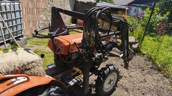 Kubota B7000 s čelním nakladačem - 2