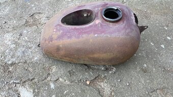 povrchově olezlá nádrž - 2