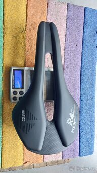 Sedlo carbon 152g - 2