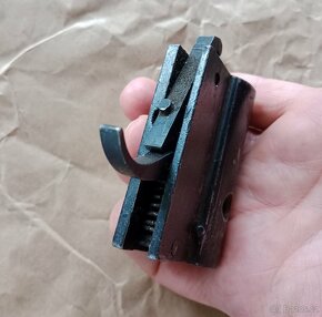 Sovětská vzduchovka IŽ spoušťový mechanismus,kohoutek - 2