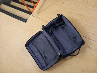 Kufr s možnosti zamknuti.na zámeček - 2