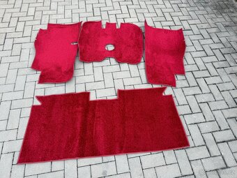 Volha Gaz 24, nové koberce - 2