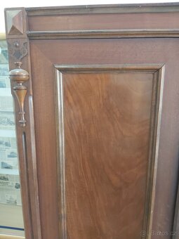 Starožitná skříň - 2