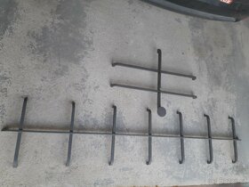 Funkcionalistická mříž na vstupní dveře a na malé okno - 2