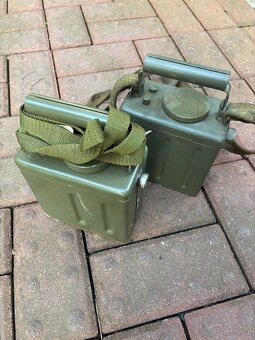 Stará vojenská akumlátorová svítílna - 2