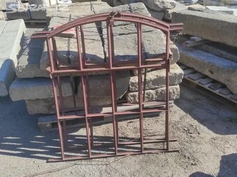 Staré železné okno, fabrické okno, 2 ks - 100x80cm - 2