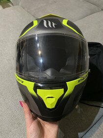 Motorkářská helma - 2