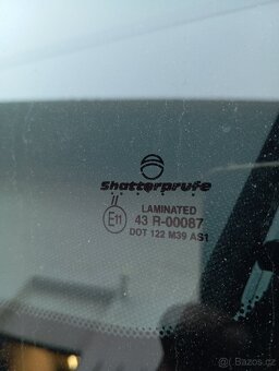 Mazda 5 čelní sklo - 2