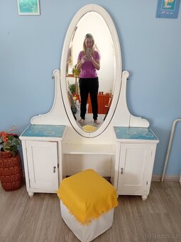 Toaletni stolek - 2