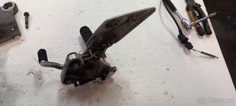Řidičovo stupačky a držáky Yamaha FZ1 fazer - 2