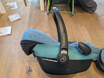 Autosedačka Maxi-Cosi+ základna Isofix - 2