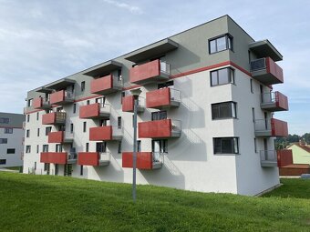 PRODEJ PŘÍZEMNÍHO BYTU 1+KK, U AREÁLU, TÁBOR - 2