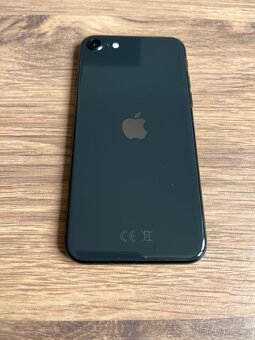iPhone SE 2020 128 GB - TOP stav - 2